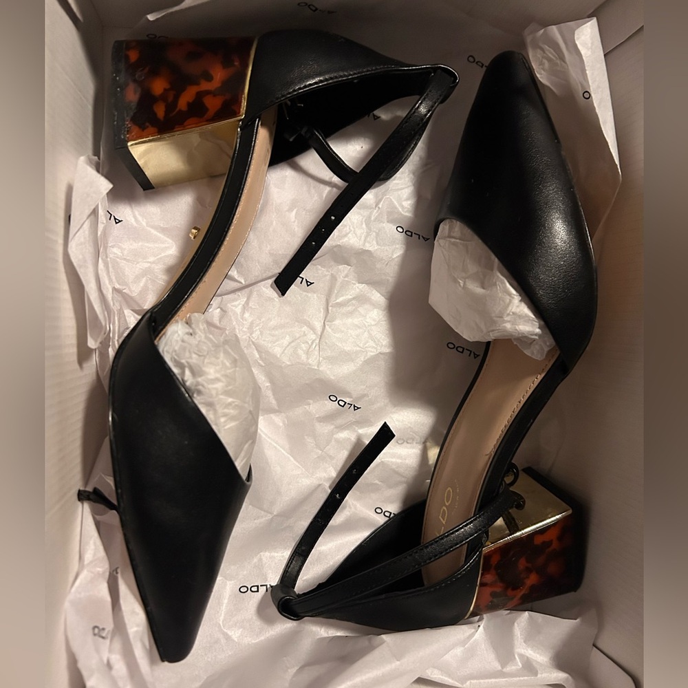 Aldo closed toe heel